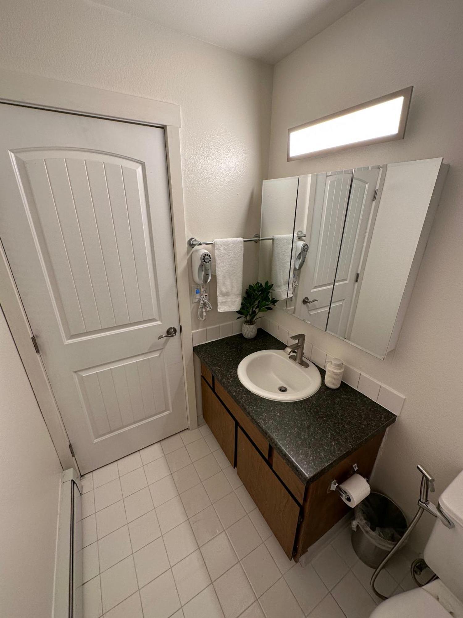 Stay Anchorage! Furnished Two Bedroom Apartments With High Speed Wifi Room photo