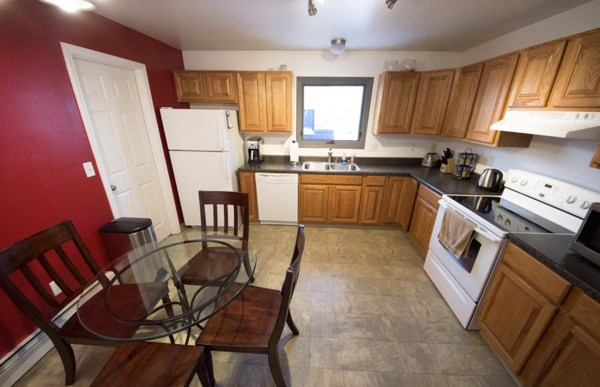Stay Anchorage! Furnished Two Bedroom Apartments With High Speed Wifi Room photo
