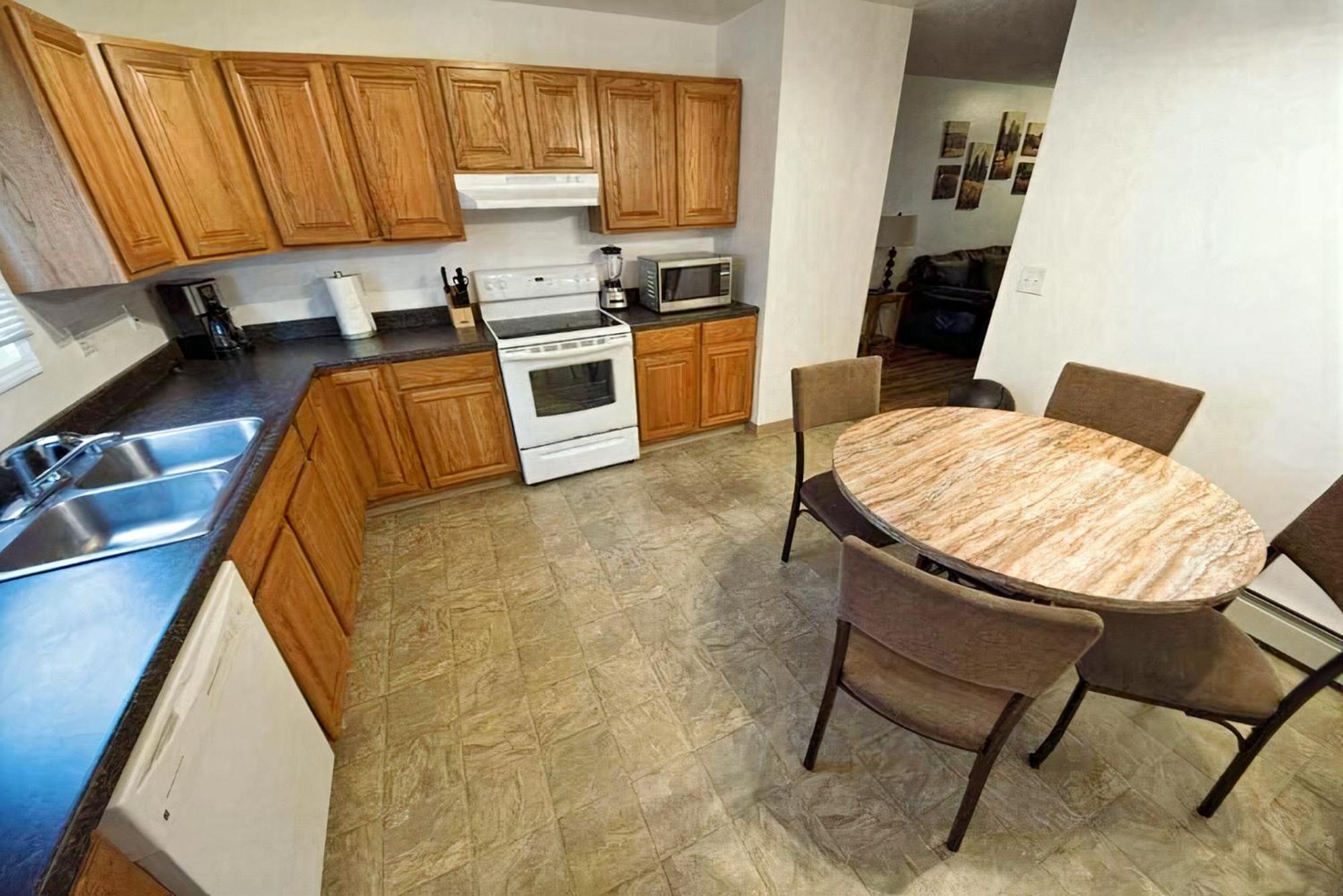 Stay Anchorage! Furnished Two Bedroom Apartments With High Speed Wifi Room photo